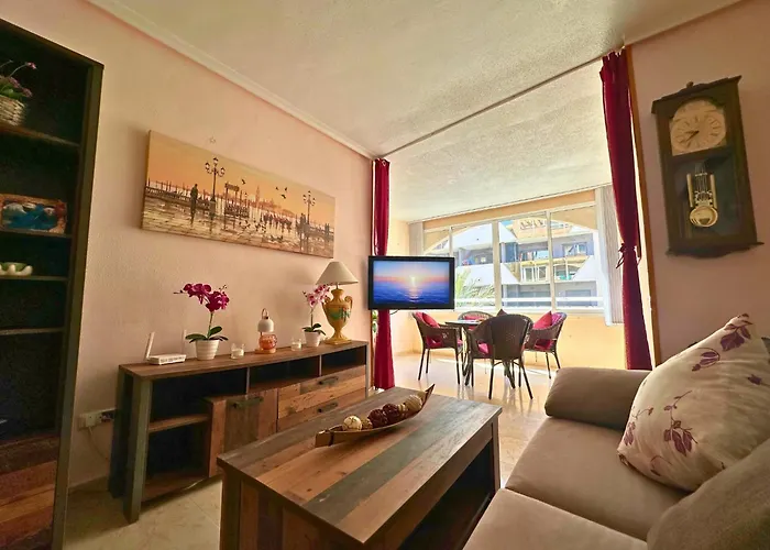 Sol Y Sal: Locos Apartment